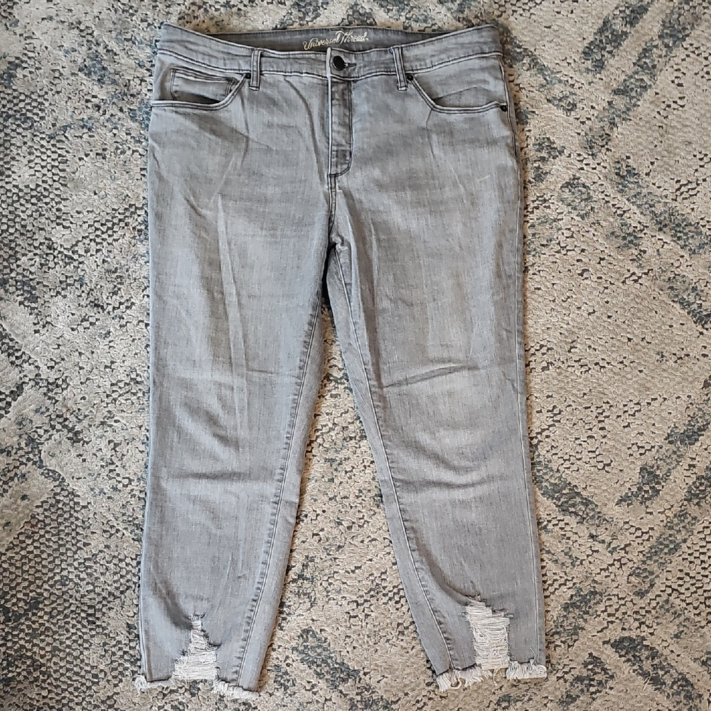 Universal Thread Gray Cropped Distressed Women's Jeans